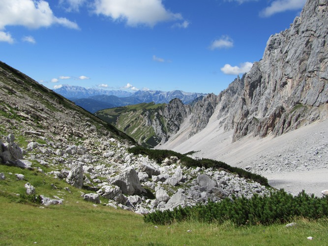 Austria The Dachstein, Pennerweg, West from Tor pass, Walkopedia