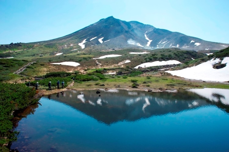 Mt. Asahidake view from Mt. Hokkai - © flickr user Mts. Asahi-dake, Hokkai-dake, Kuro-dake: Mt. Asahidake view from Mt. Hokkai - © flickr user