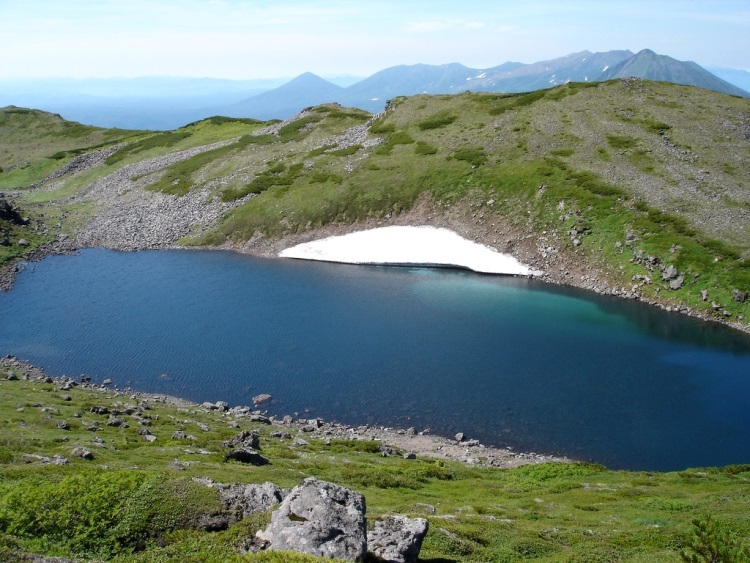 Japan Hokkaido: Daisetsu-zan, Daisetsu-zan Grand Traverse, Snow melt lake in Daisetsuzan, Walkopedia