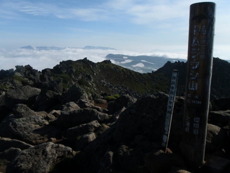 Japan Hokkaido: Daisetsu-zan, Daisetsu-zan Grand Traverse, Summit of mt Tomuraushi, Walkopedia