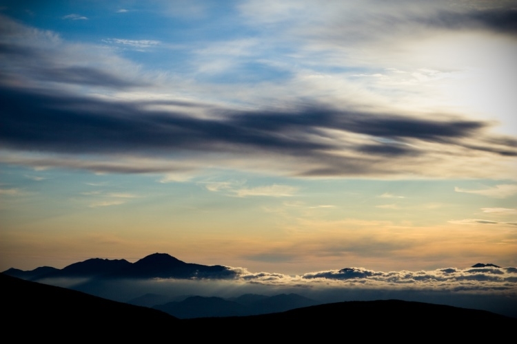 Japan Hokkaido: Daisetsu-zan, Daisetsu-zan Grand Traverse, Sunrise @6,020, Walkopedia