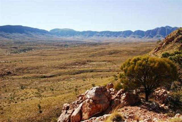 Australia Northern Territory, Larapinta Trail, Ormiston Pound Walk , Walkopedia