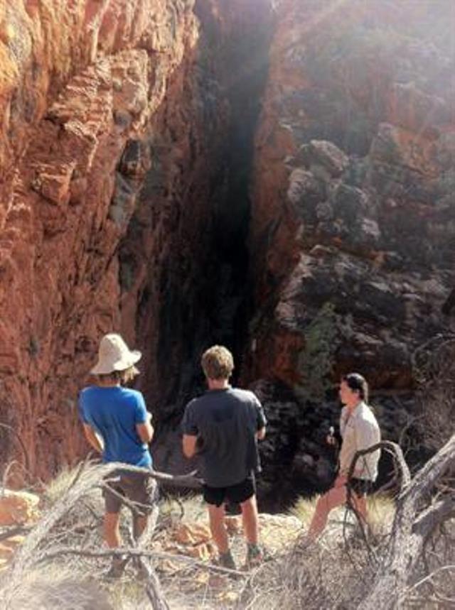 Australia Northern Territory, Larapinta Trail, Serpentine Chalet Dam and Chasm, Walkopedia