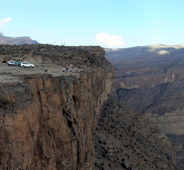 Oman Western Hajar Mts: Jebel Akhdar, Rim Walk, Wadi Nakhur, View from Al Khitaym, Walkopedia