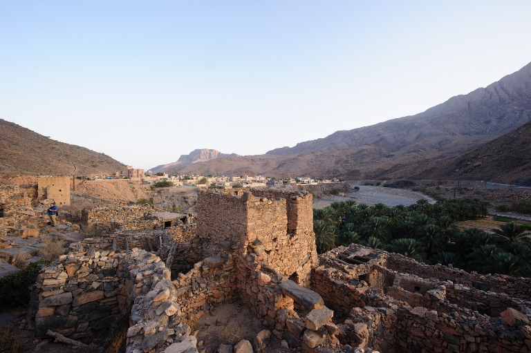 Oman Western Hajar Mts: Jebel Akhdar, Rim Walk, Wadi Nakhur, Wadi Ghul, Walkopedia