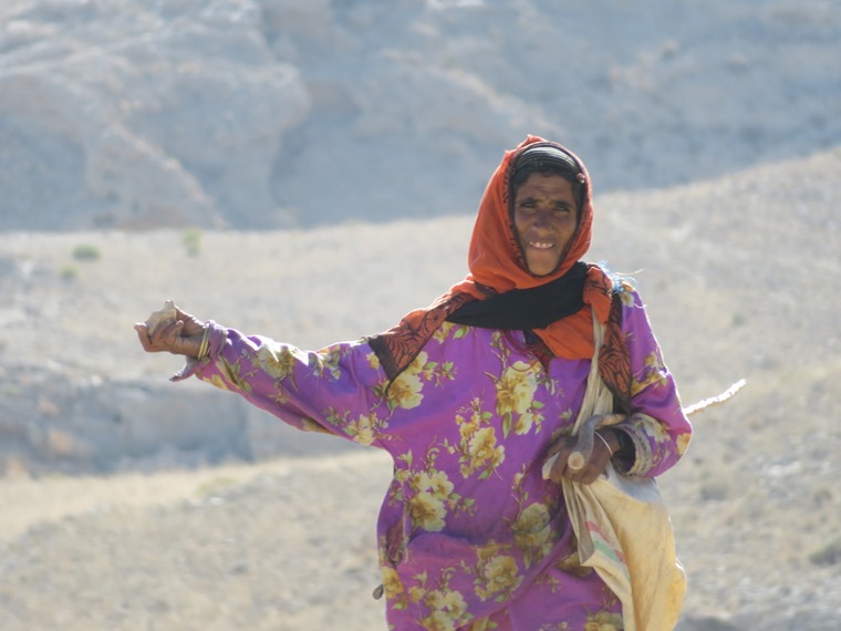 Oman Eastern Hajar Mountains, Across the Selma Pateau (E35), Er... that is aimed at me. Cultural sensitivity!, Walkopedia