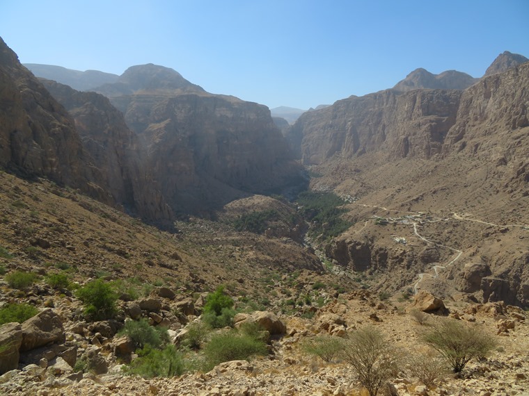 Oman Eastern Hajar Mountains, Across the Selma Pateau (E35), Wadi Tiwi, Walkopedia