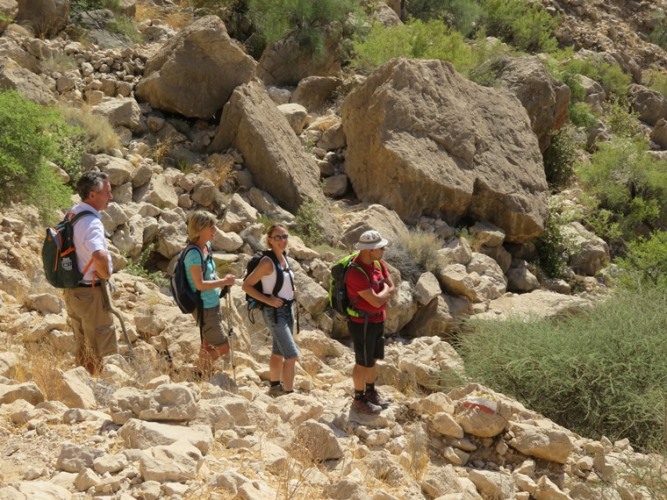 Oman Eastern Hajar Mountains, Across the Selma Pateau (E35), , Walkopedia