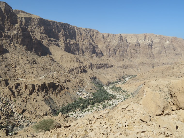 Oman Eastern Hajar Mountains, Across the Selma Pateau (E35), Wadi Tiwi, Walkopedia