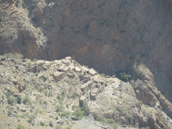 Oman Western Hajar Mts: Jebel Akhdar, Jebel Akhdar, Into Wadi Tanuf from lunchtime ledge, Walkopedia