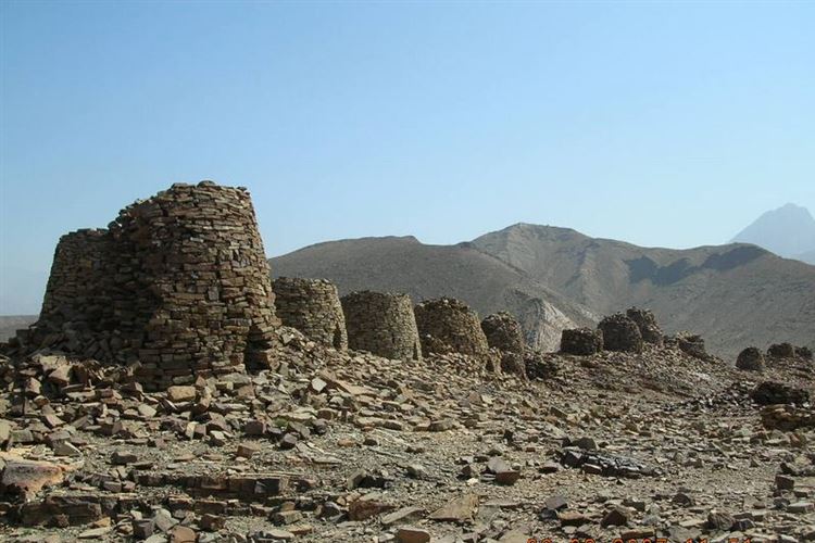 Oman Western Hajar Mts: Jebel Akhdar, Western Hajar Mountains, Beehive Tombs at Al Ayn-1,  February 2007 -, Walkopedia