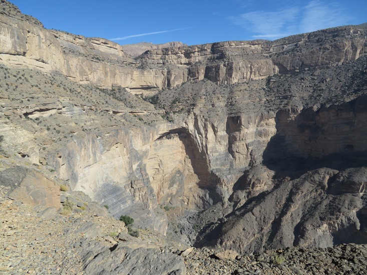 Oman Western Hajar Mts: Jebel Akhdar, Balcony Walk, Wadi Nakhur, The abandoned village's bowl, Walkopedia