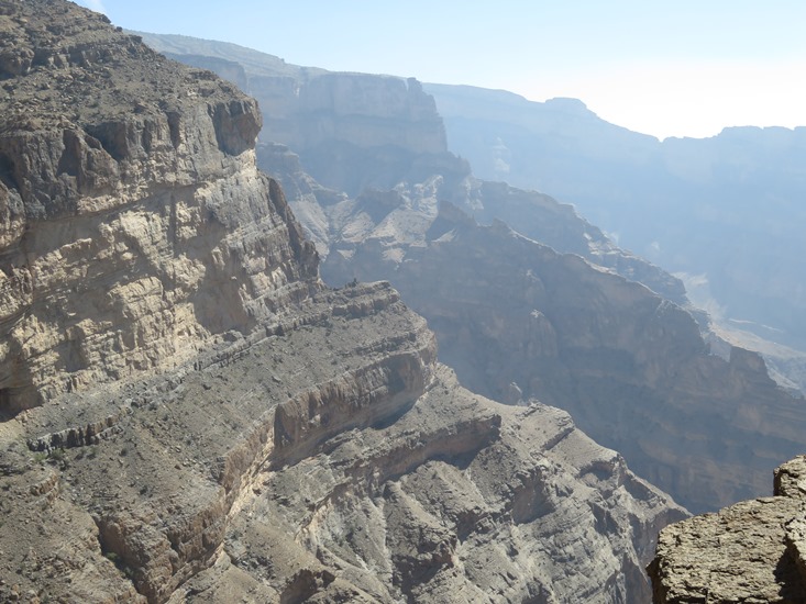 Oman Western Hajar Mts: Jebel Akhdar, Balcony Walk, Wadi Nakhur, Across top of Wadi Nakhur, Walkopedia