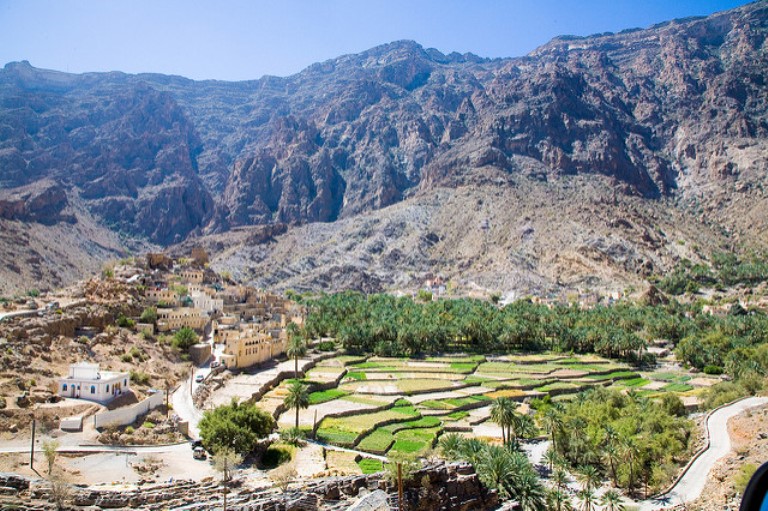 Oman Western Hajar Mts: Jebel Akhdar, Central Akhdar routes W8, W9, W10, Mountain road from Nizwa ro Wadi Bani Awf, Walkopedia