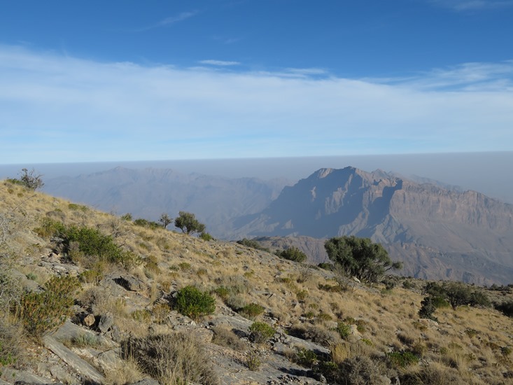 Oman Western Hajar Mts: Jebel Akhdar, Qiyut to Ar Roos Traverse , High ridge, looking north, Walkopedia