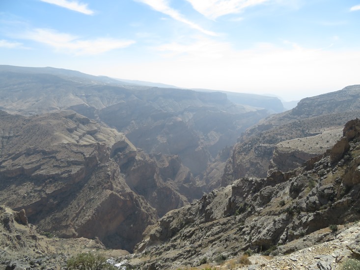 Oman Western Hajar Mts: Jebel Akhdar, Qiyut to Ar Roos Traverse , Wadi Tanuf from lunchtime ledge, Walkopedia