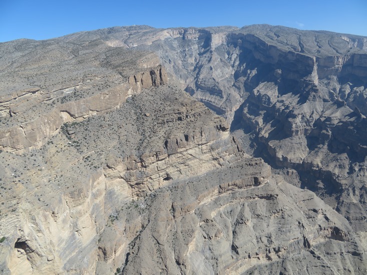 Oman Western Hajar Mts: Jebel Akhdar, Jebel Shams, Jebel Shams, above Wadi Nakhur, Walkopedia