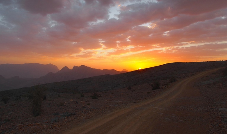 Oman Western Hajar Mts: Jebel Akhdar, Jebel Shams, Jebel Shams sunset, Walkopedia