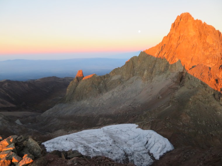 Kenya Mount Kenya, Sirimon Route , Sunrise on Nelion, Walkopedia