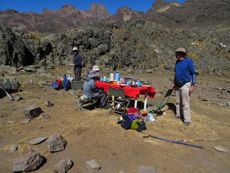 Kenya Mount Kenya, Chogoria Route, Chogoria, breakfast, Minto's camp, Walkopedia