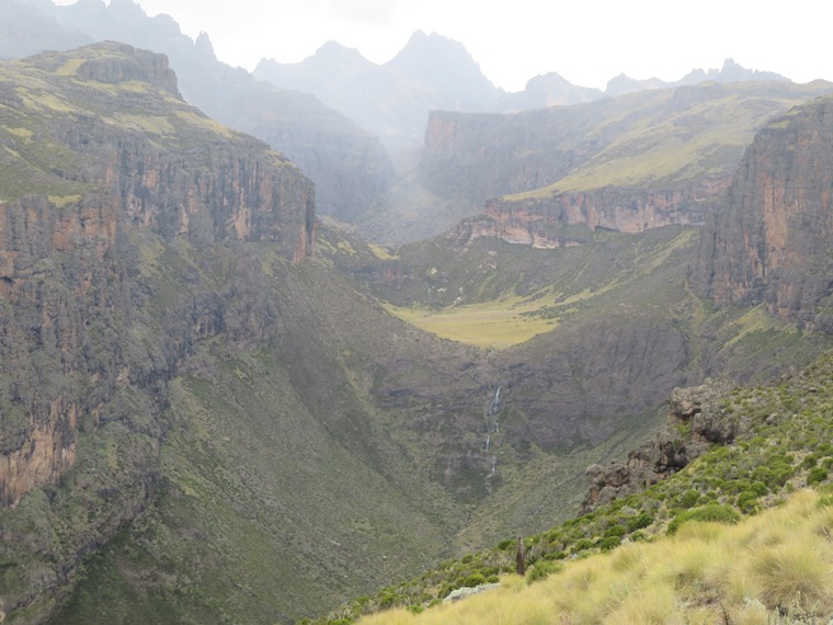 Kenya Mount Kenya, Chogoria Route, Classic view up Gorges valley, misty moment, Walkopedia