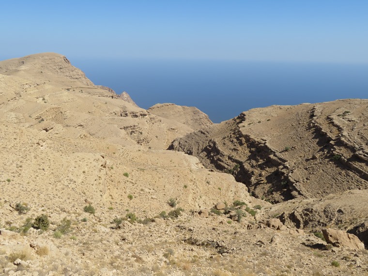 Oman, Hajar Mountains, E Hajar, sea from Selma plateau, Walkopedia