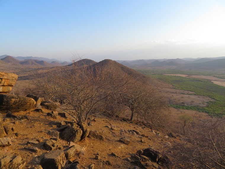 Kenya, Matthews Range Walking Safari, Matthews Range Walking Safari - Evening light, Walkopedia