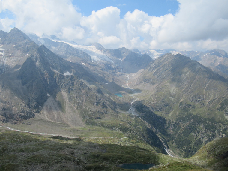 Austria Stubai Alps, Stubai Alps, Huge bowl, Sulzenau Hut below lake, from Mairspitze, Walkopedia