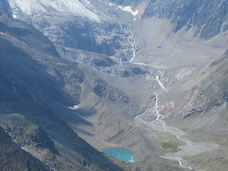 Austria Stubai Alps, Stubaier Hohenweg (Runde Tour), Valley above Sulzenau Hut, where a glacier is on the map, Walkopedia