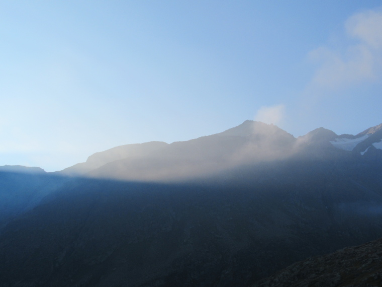 Austria Stubai Alps, Stubaier Hohenweg (Runde Tour), Early light, Walkopedia