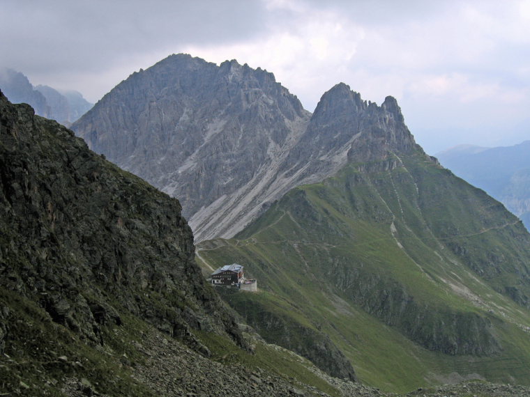 Austria Stubai Alps, Stubaier Hohenweg (Runde Tour), Innsbrucker hut (2369m), Walkopedia