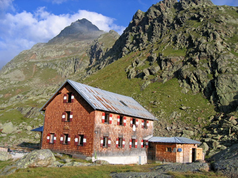 Austria Stubai Alps, Stubaier Hohenweg (Runde Tour), Morning has broken at Bremer hut (2413m), Walkopedia