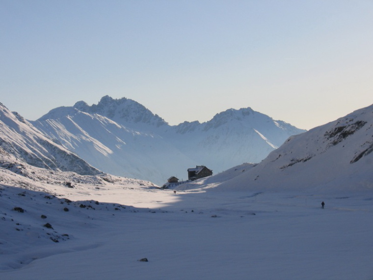 Austria Stubai Alps, Stubaier Hohenweg (Runde Tour), Franz-Senn Hutte Austria, Walkopedia