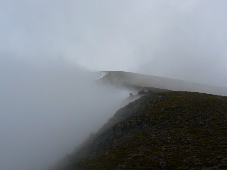 United Kingdom Scotland Cairngorms, Ben Avon, Cloud clings to Ben Avon , Walkopedia