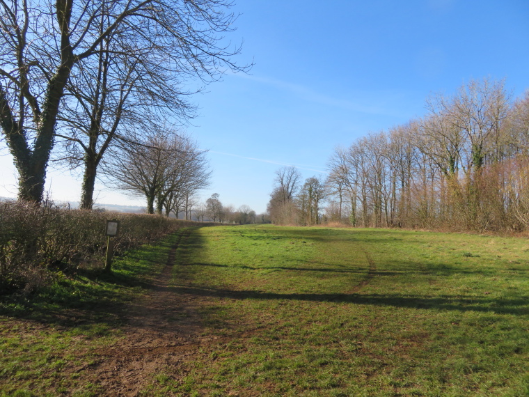 United Kingdom England Cotswolds, The Cotswolds, Broad drove road above C Campden, Walkopedia