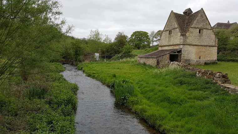 United Kingdom England Cotswolds, The Cotswolds, Diamond Way - Historic dovecote, Walkopedia