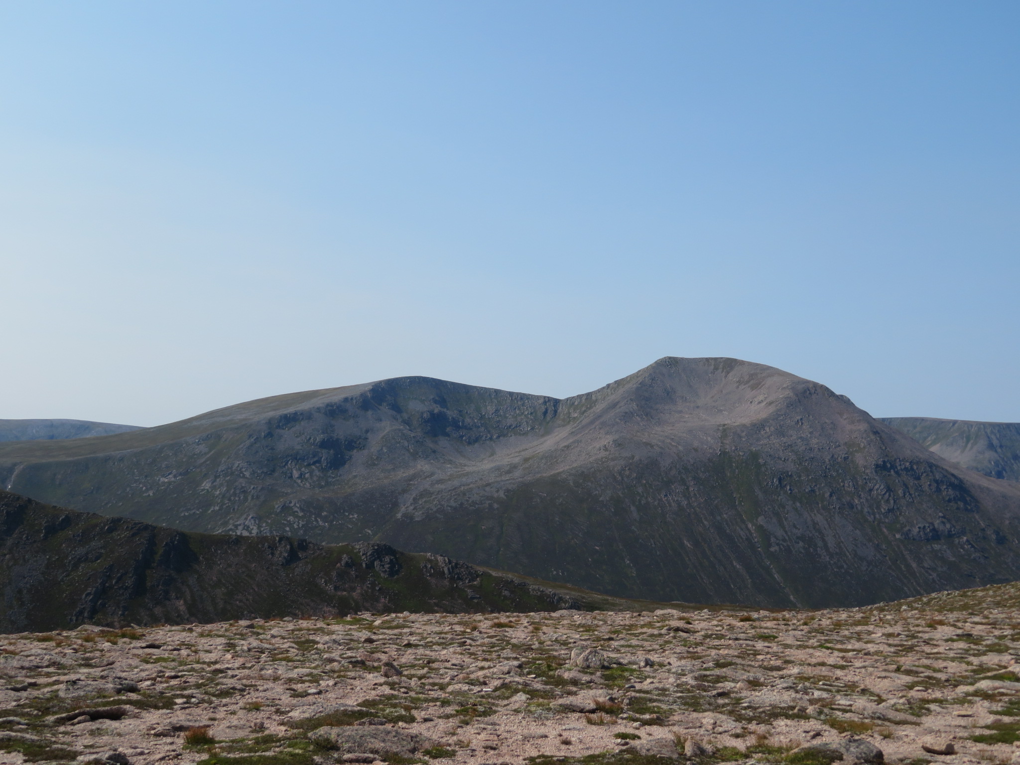 United Kingdom Scotland Cairngorms, Ben Macdui, Cairn Toul from Sron Riach, Walkopedia