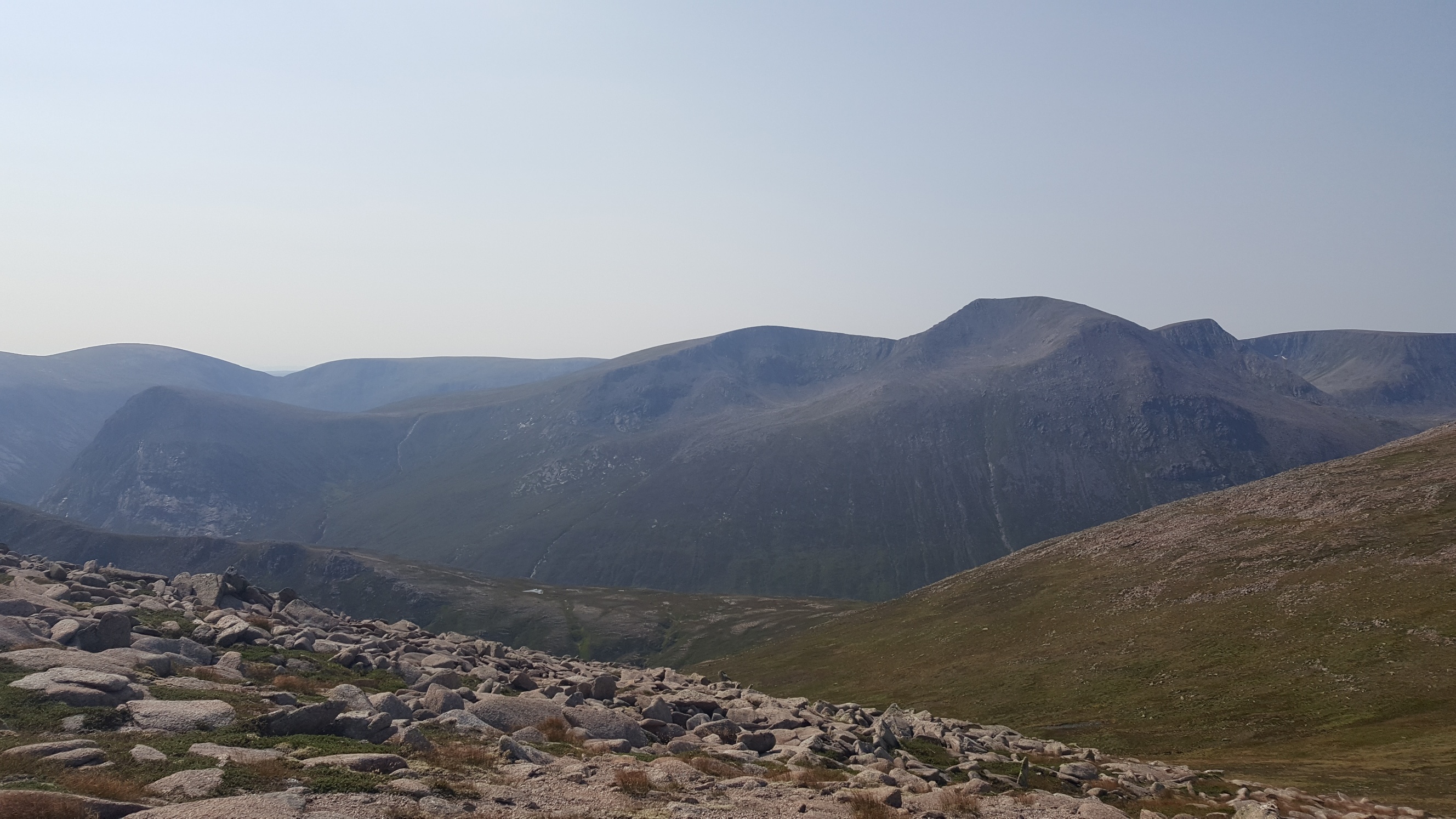 United Kingdom Scotland Cairngorms, Ben Macdui, Cairn Toul and Carn A Mhaim from Sron Riach ridge, afternoon light, Walkopedia