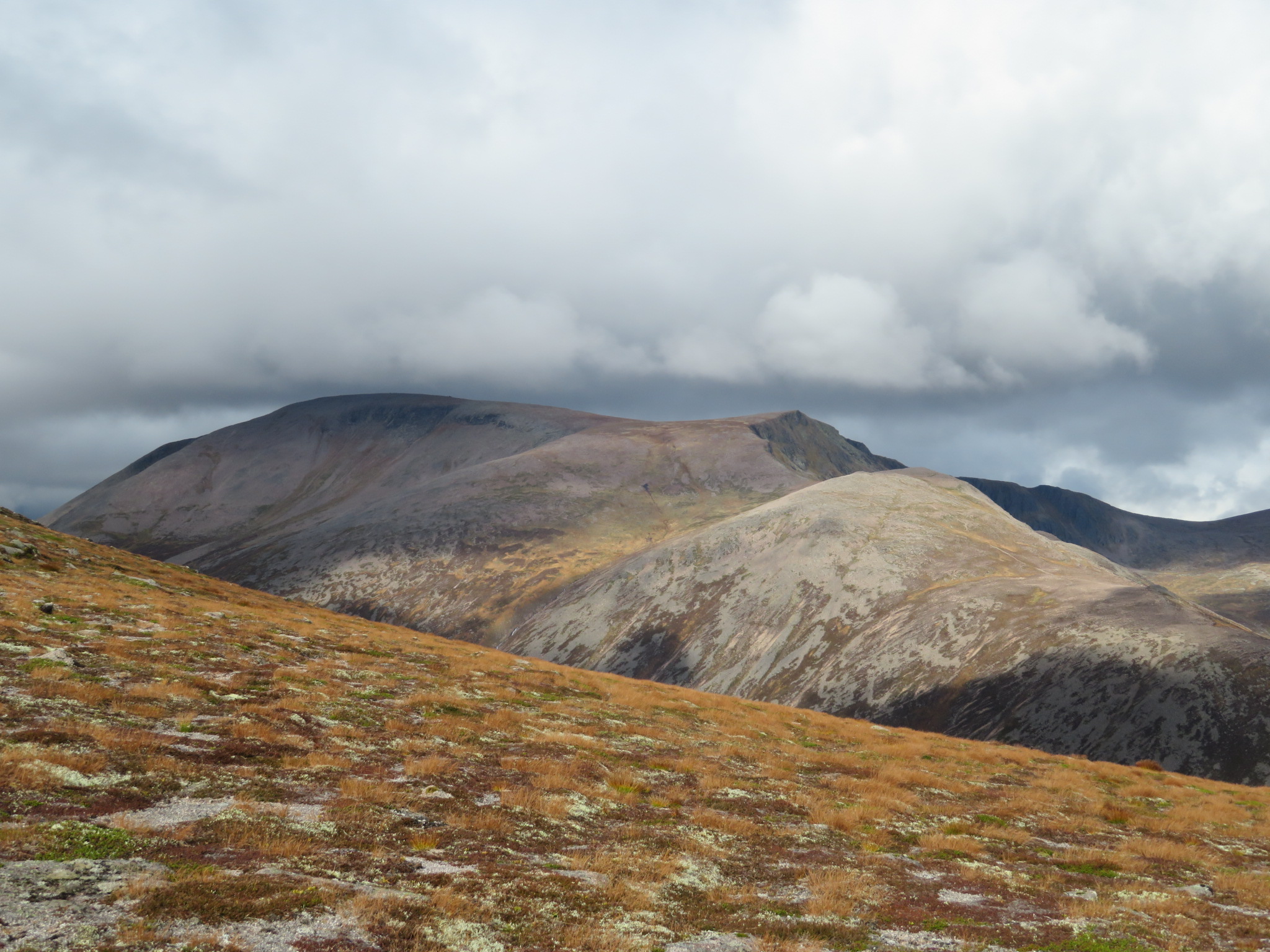 United Kingdom Scotland Cairngorms, Ben Macdui, Ben Macdui from Carn a Mhaim, Walkopedia