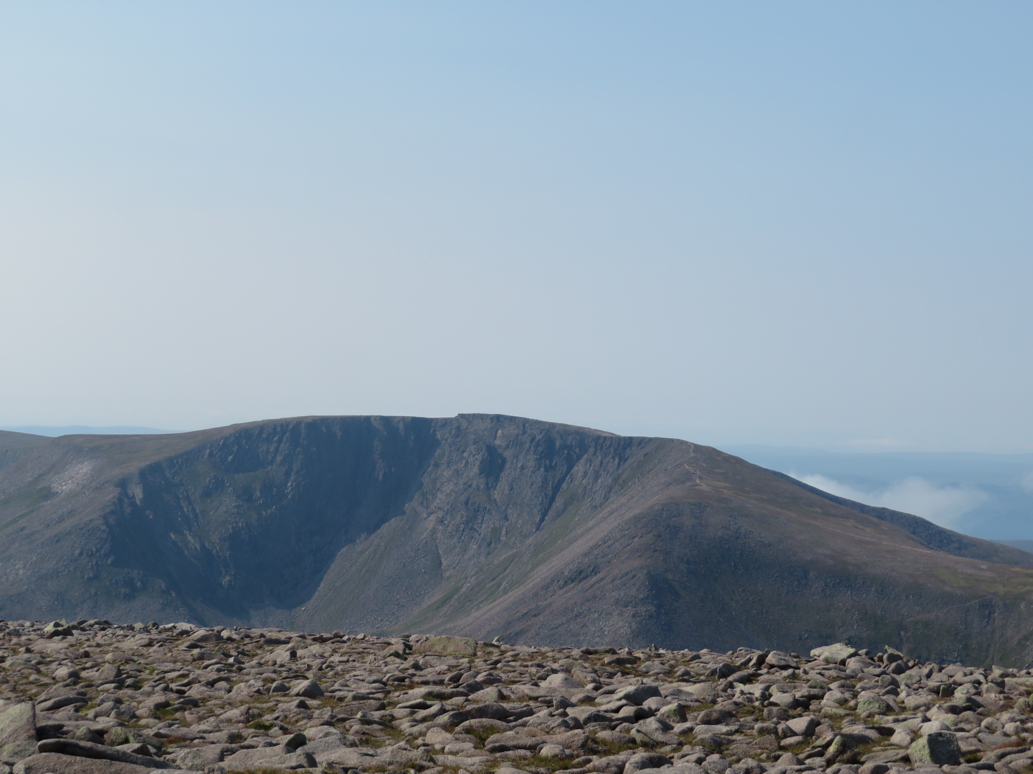 United Kingdom Scotland Cairngorms, Ben Macdui, Braeriach from Ben Macdui, Walkopedia