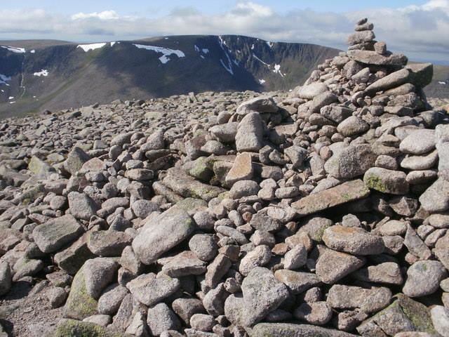 United Kingdom Scotland Cairngorms, Cairn Toul and Braeriach , Cairn Toul Summit, veiw towards Braeriach , Walkopedia