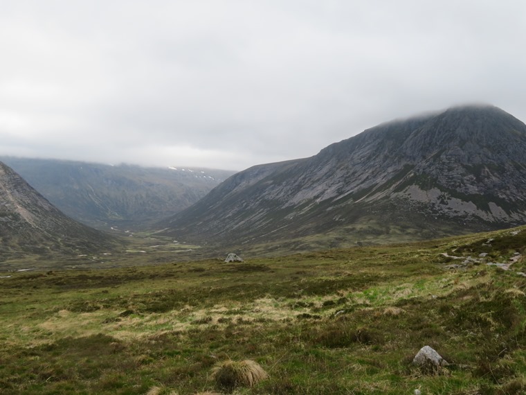 United Kingdom Scotland Cairngorms, Cairn Toul and Braeriach , Devil's Point (R) and Glen Geusachan from below Carn a Mhaim, Walkopedia