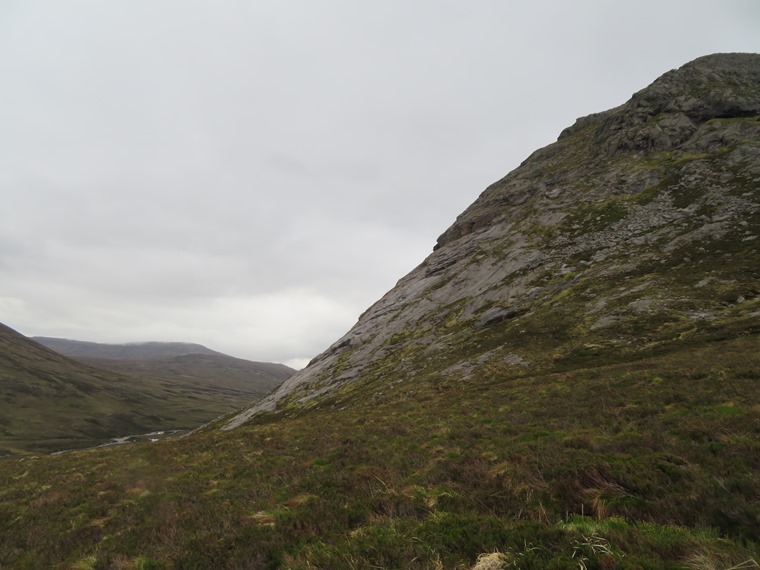 United Kingdom Scotland Cairngorms, Cairn Toul and Braeriach , Devil's Point, base of slabs, Walkopedia