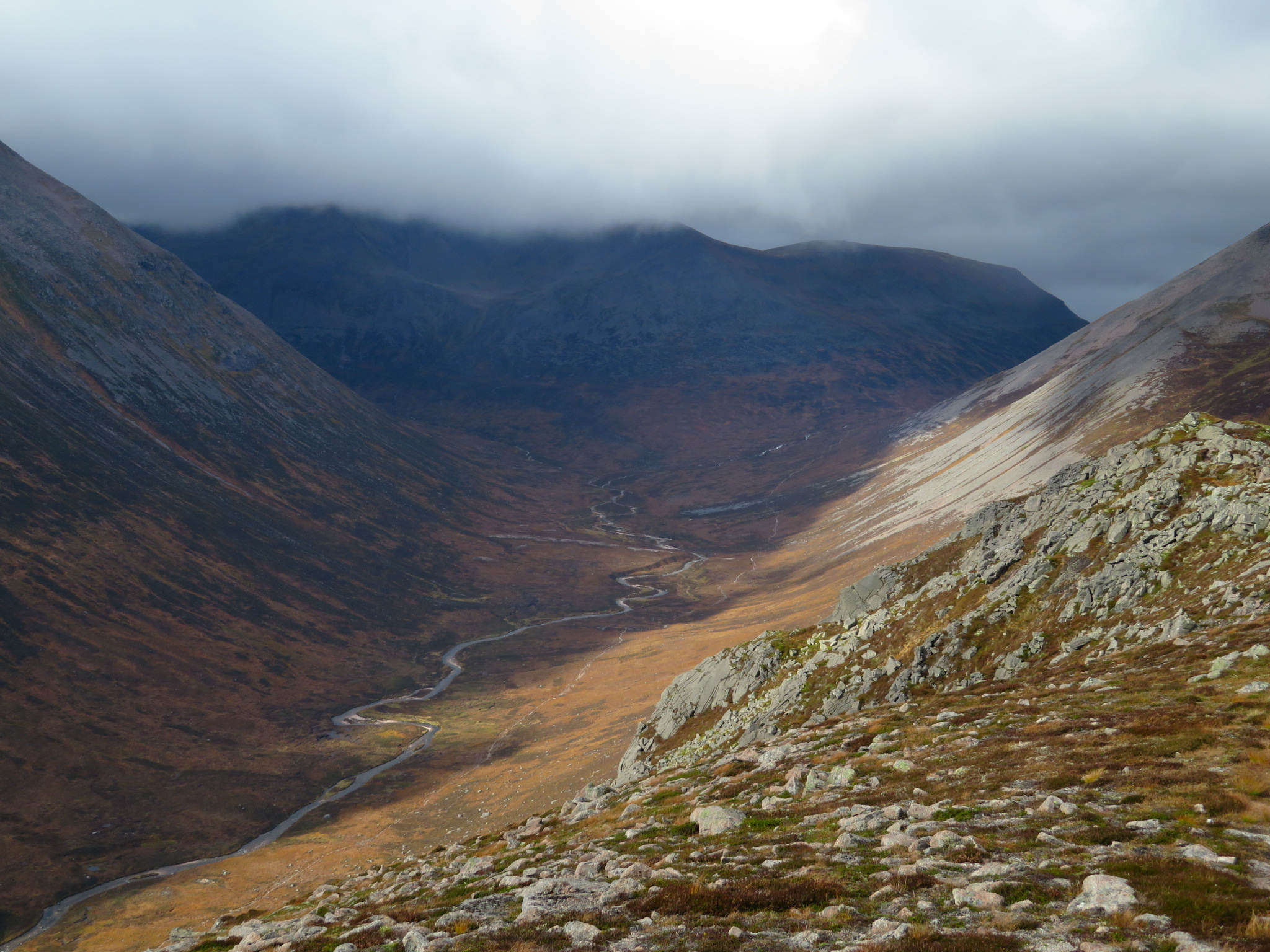 United Kingdom Scotland Cairngorms, Cairn Toul and Braeriach , Along upper Dee towards Braeriach, October, Walkopedia