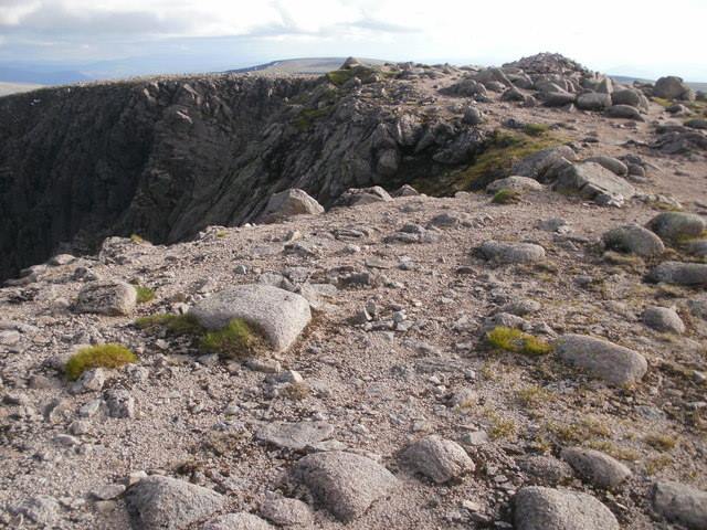 United Kingdom Scotland Cairngorms, Cairn Toul and Braeriach , View back along the Braeriach Ridge , Walkopedia