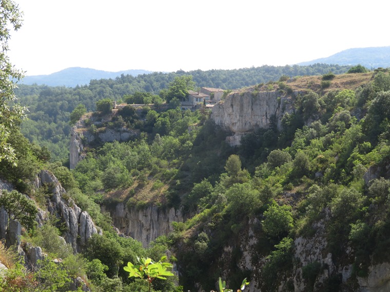 France Provence, Gorges d'Oppedette , Oppedette village, Walkopedia