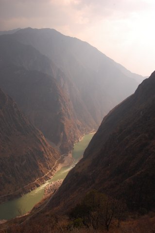 China South-west Yunnan, Tiger Leaping Gorge, The gorge in great light, Walkopedia