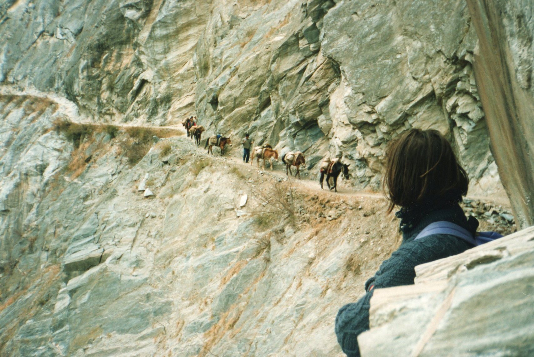 China South-west Yunnan, Tiger Leaping Gorge, Tiger Leaping Gorge, old days as mule path, Walkopedia