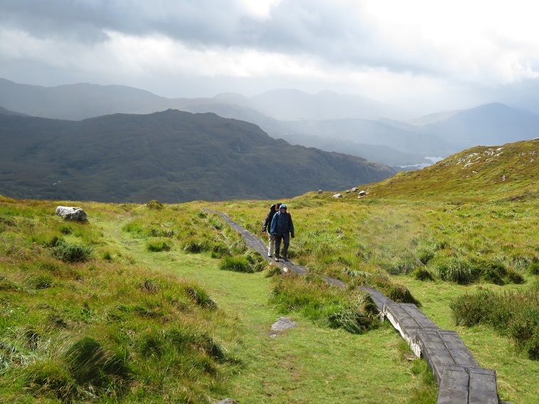 Ireland Kerry Killarney NP, Torc Mountain, Blowing a gale, Walkopedia