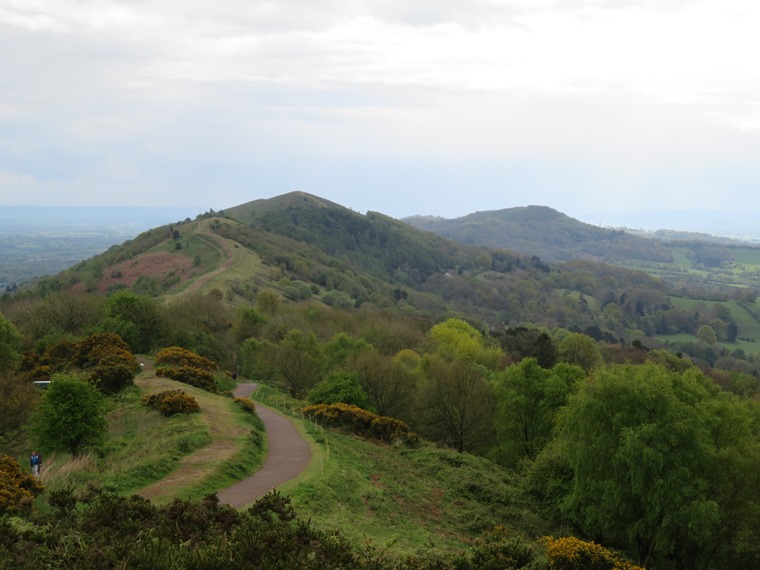 United Kingdom England West, Malvern Hills, Colours, looking south, 1 May, pretty showery day, Walkopedia